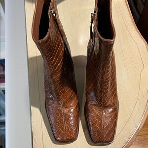 ALOHAS Brown Croc-Embossed Square-Toe Ankle Booties